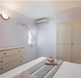 4 Bedroom Villa with Pool near Milna, Brac Island Sleeps 8 